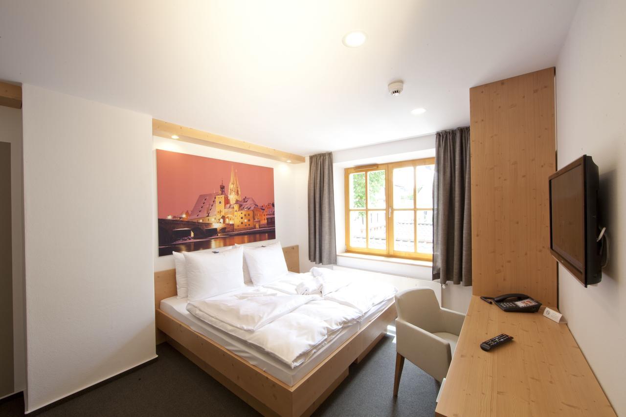 "Beim Butz" Worth an der Donau Quarto foto
